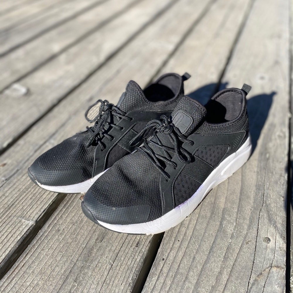 Demi Lovato Fabletics sneakers🖤